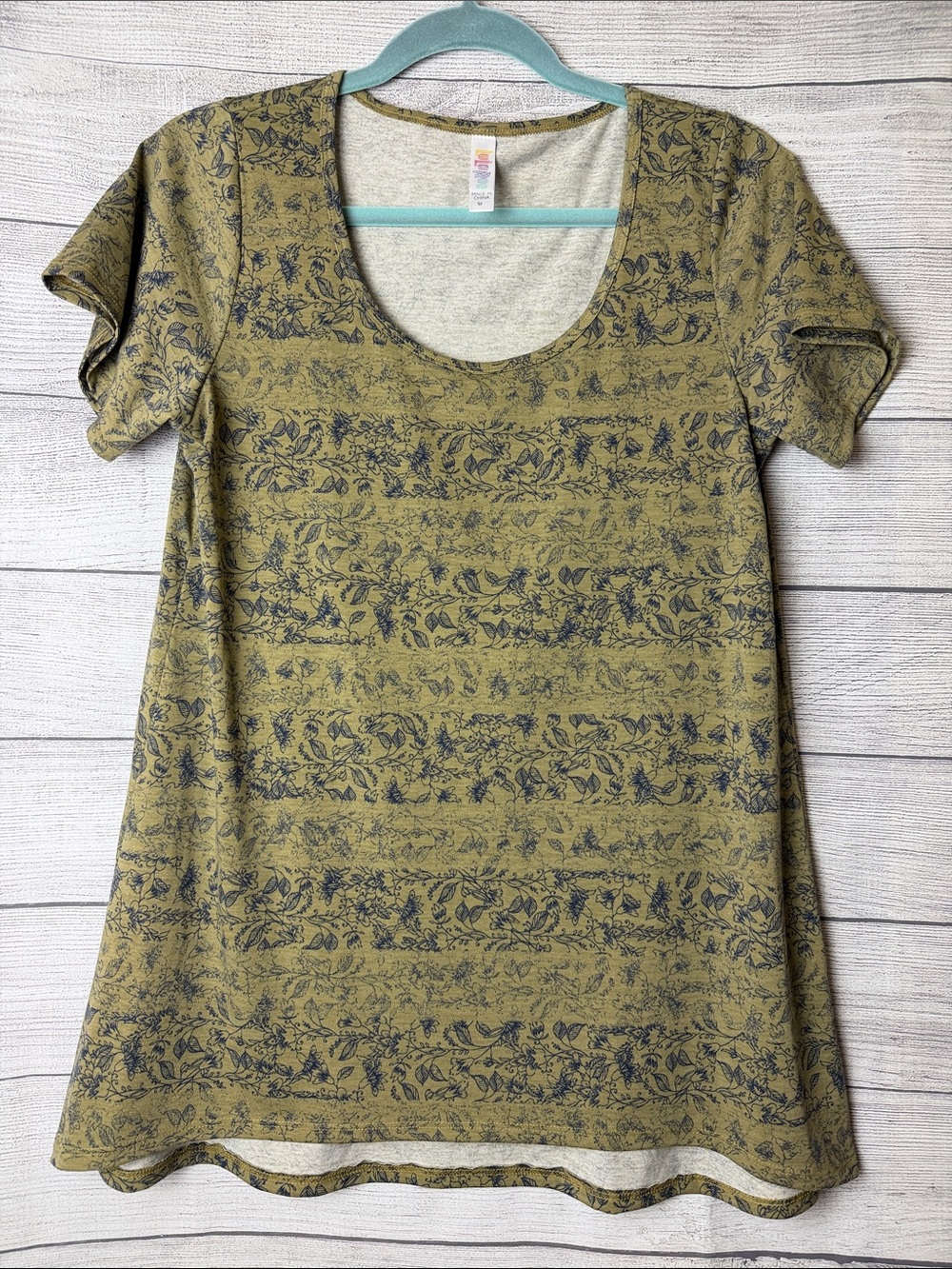LuLaRoe Classic T, Size M, Short Sleeve